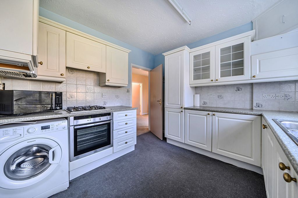 Property photo 3 of 23 Kitchen