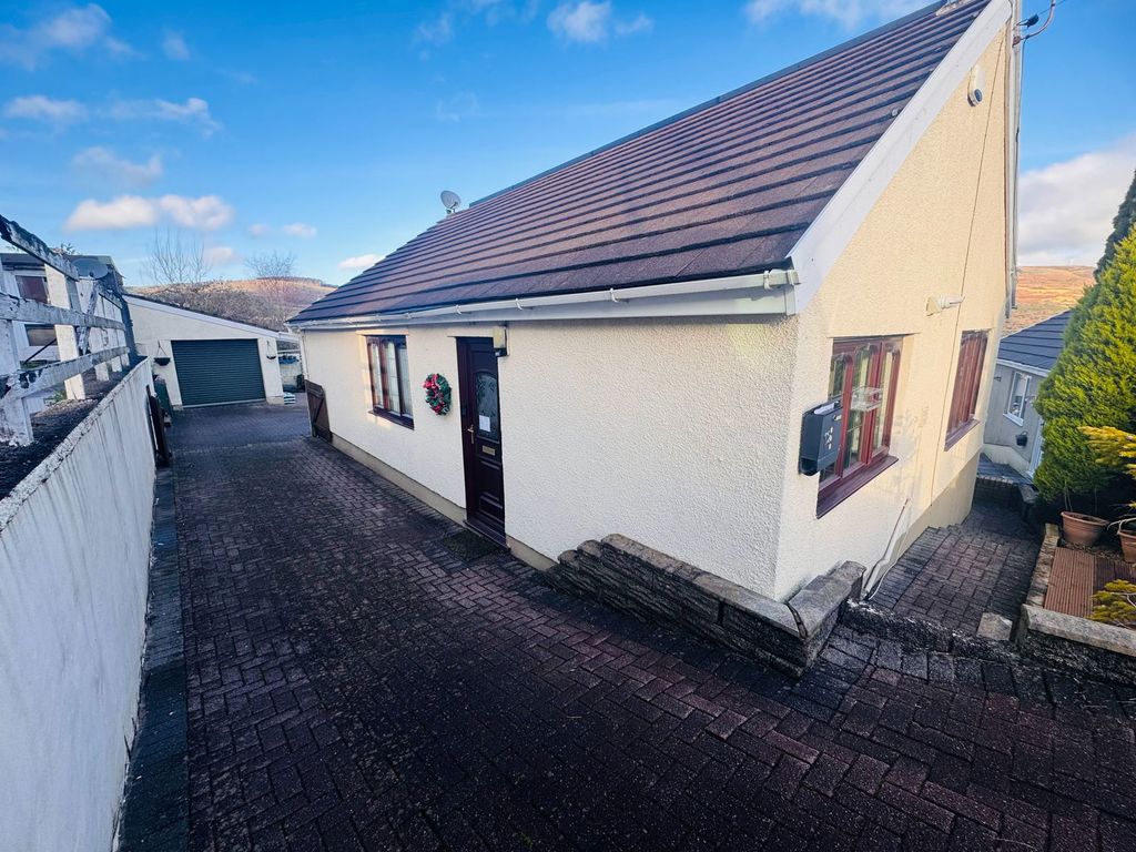 Property photo 3 of 42