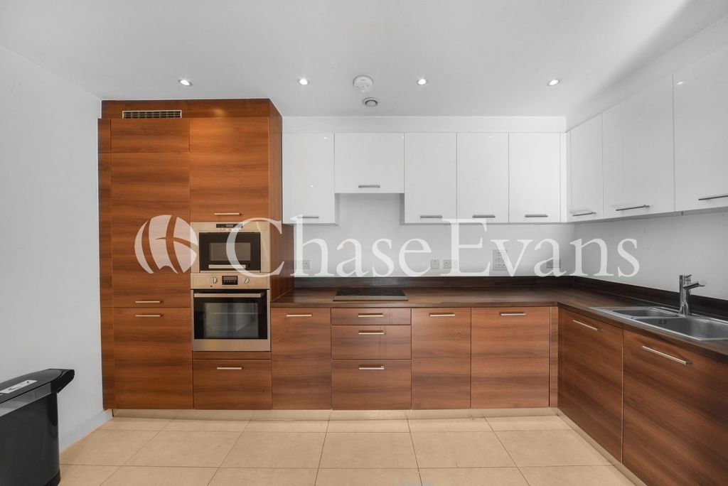 Property photo 3 of 15 Kitchen