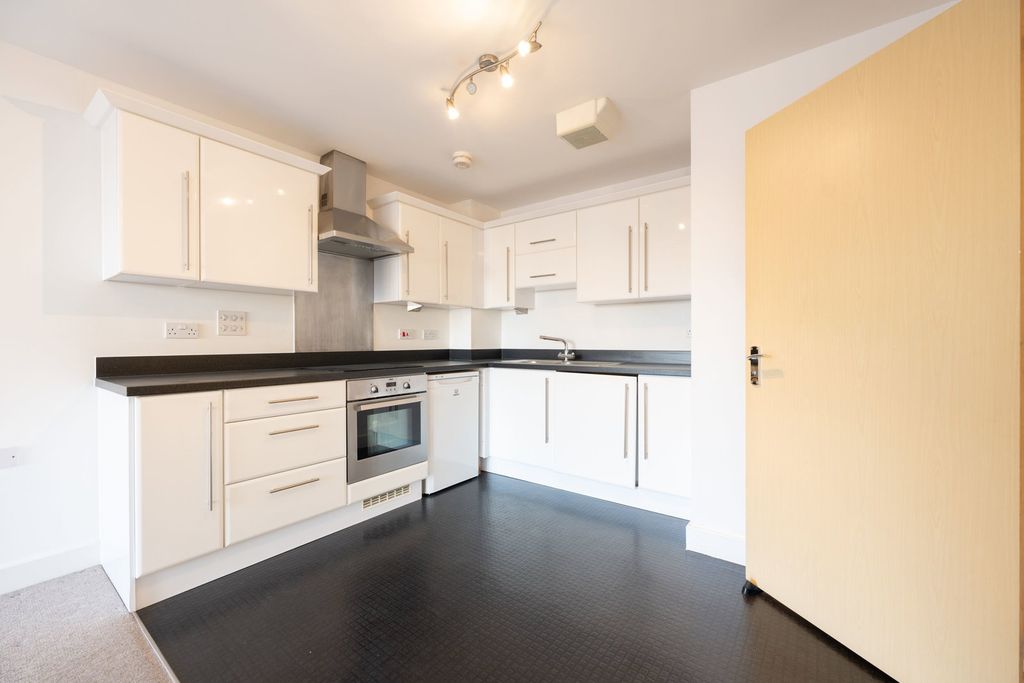 Property photo 3 of 24