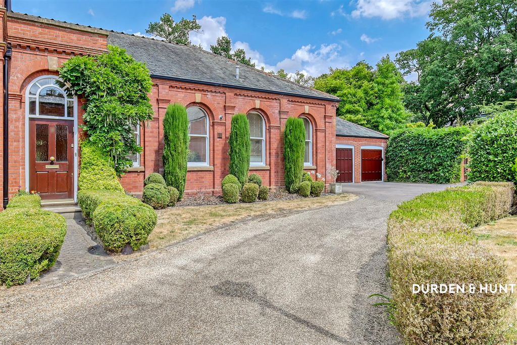 Property photo 1 of 23 Chapel Mews
