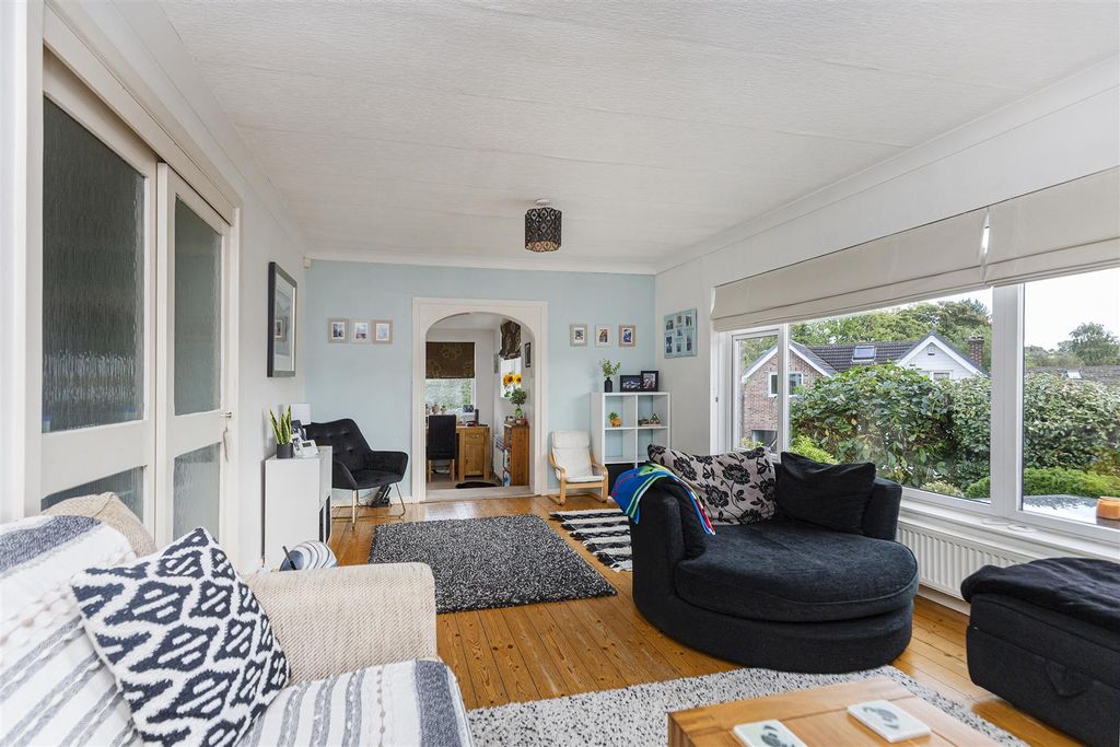 Property photo 2 of 28