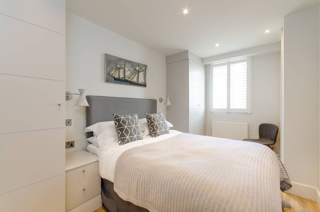 Property photo 2 of 8