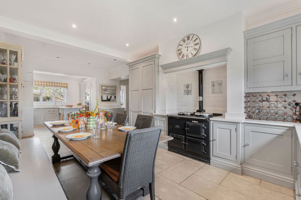 Property photo 3 of 23 Kitchen/Breakfast