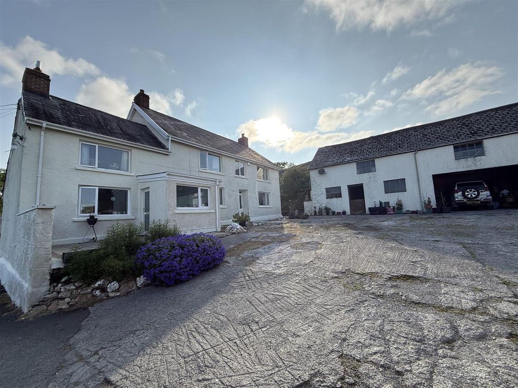 Property photo 2 of 32 The Farmhouse