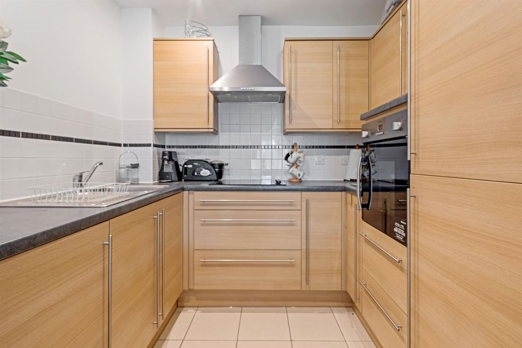 Property photo 3 of 16 06-Mcs-11 Clarence Court-1 (22)-Medium.Jpg