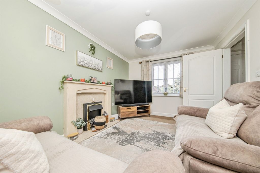 Property photo 2 of 13