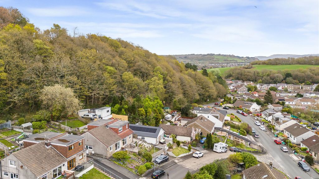 Property photo 1 of 40