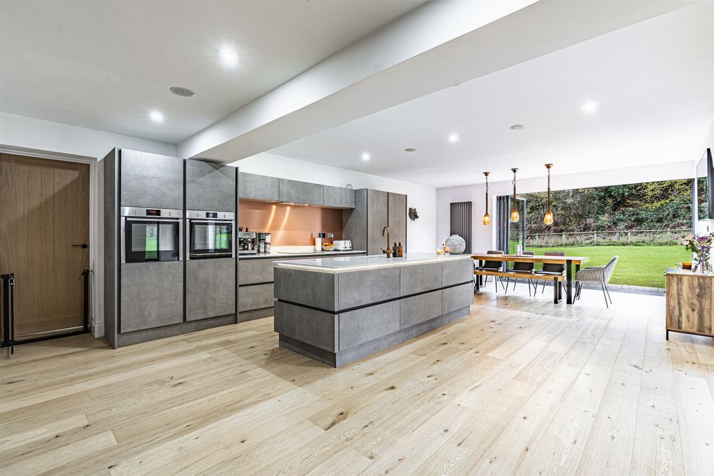 Property photo 3 of 35