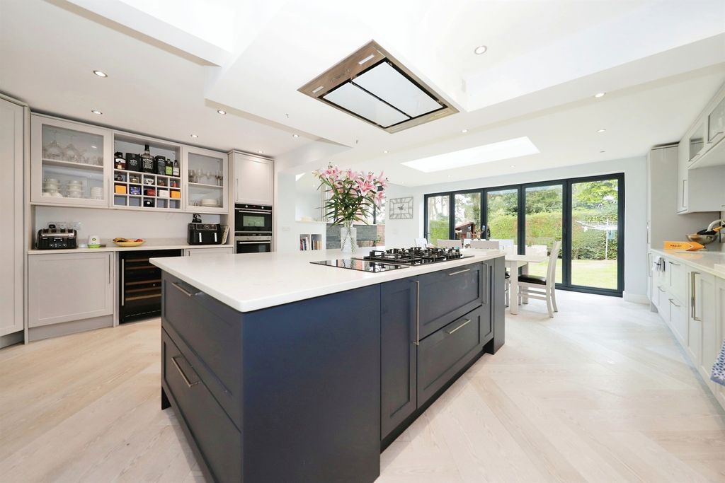 Property photo 3 of 17 Kitchen