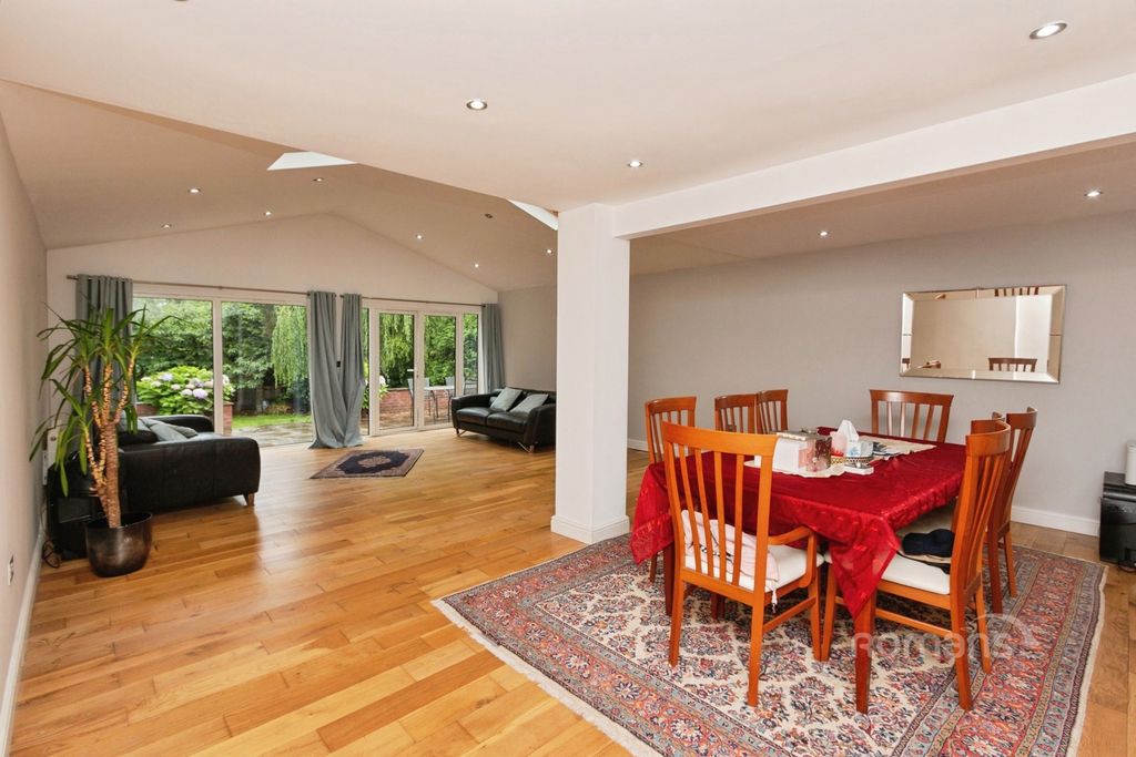 Property photo 2 of 15 Pbox-Img.Jpg