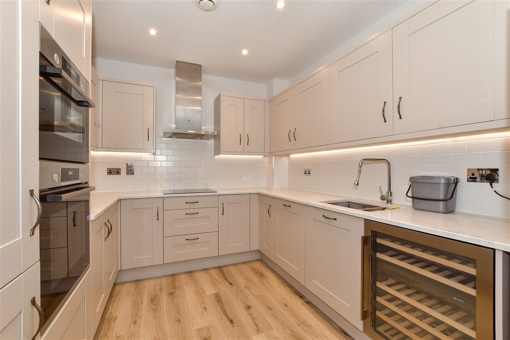 Property photo 2 of 11 Kitchen