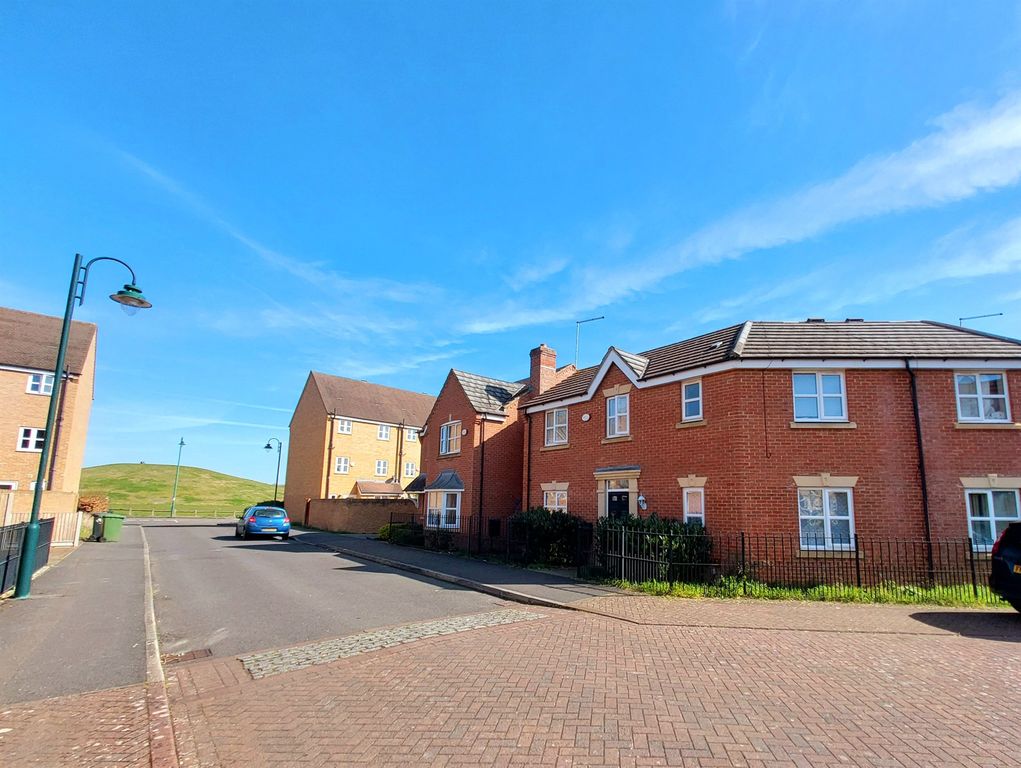 Property photo 1 of 3