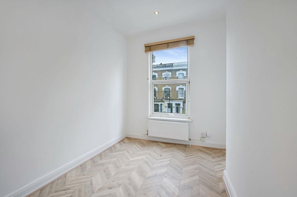 Property photo 3 of 15 Lounge