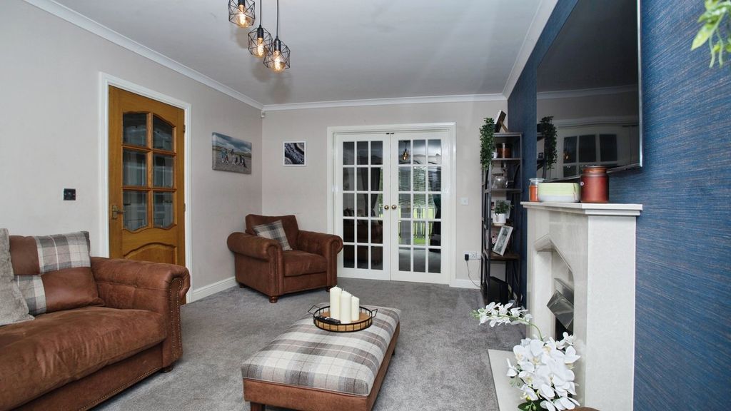 Property photo 3 of 24