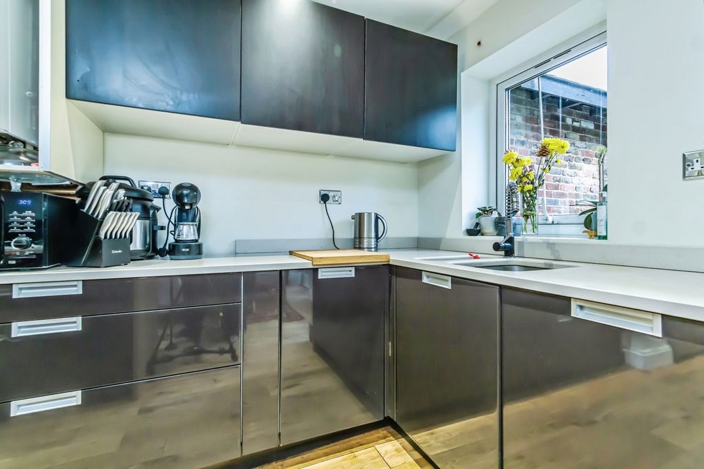 Property photo 3 of 14 Kitchen