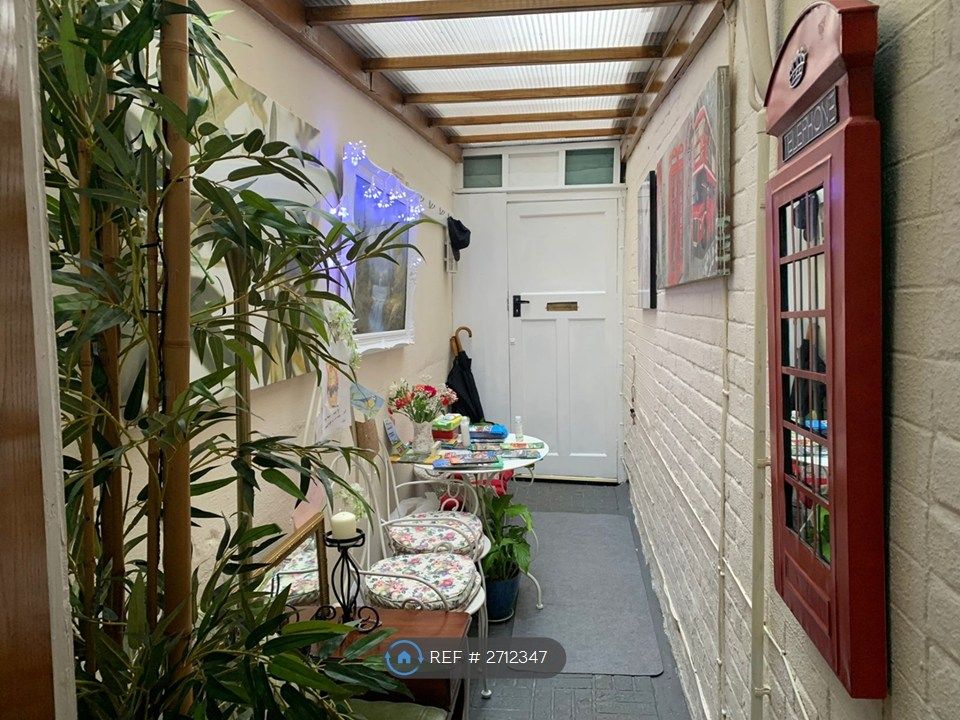 Property photo 2 of 15 Entrance Corridor