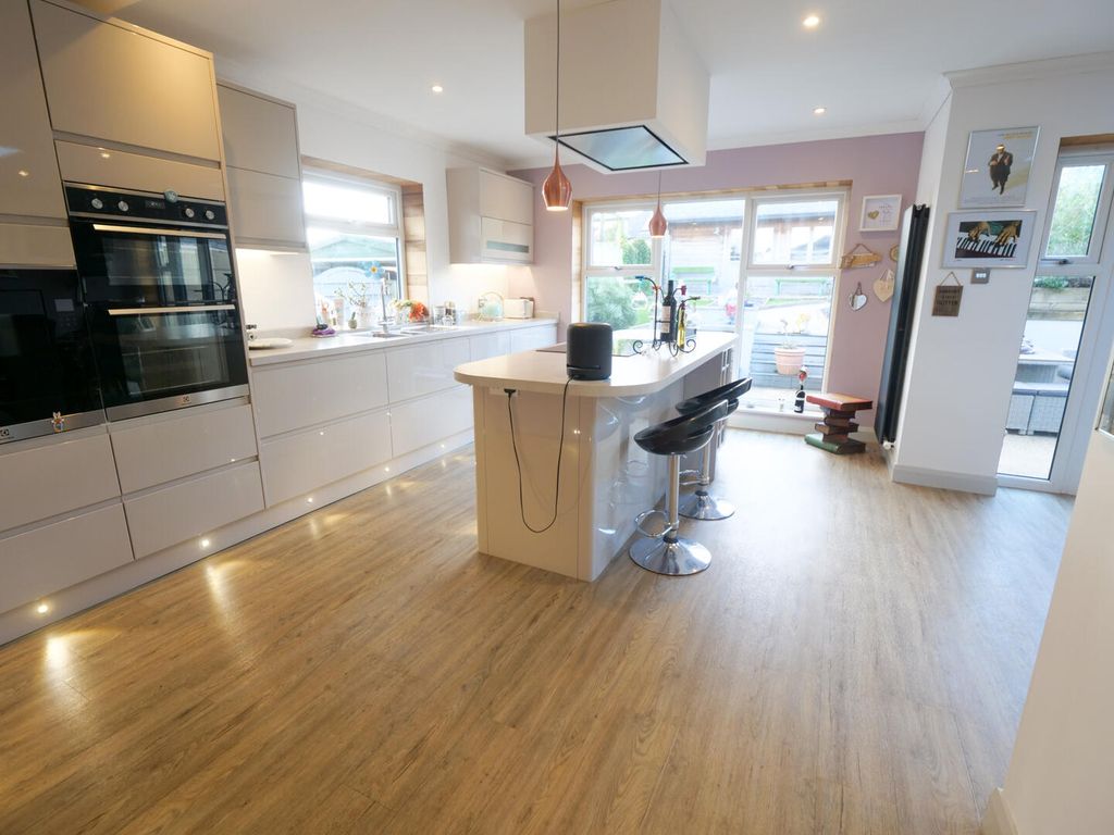 Property photo 2 of 17 Kitchen