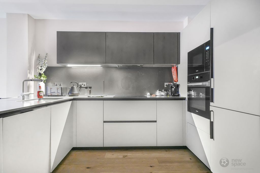 Property photo 3 of 17 Photo 6