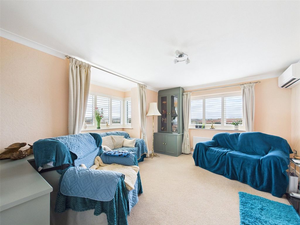 Property photo 2 of 18 Living Room