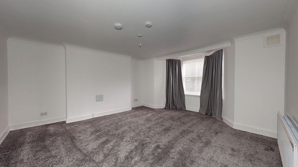 Property photo 1 of 17 Flat A, 31 Belvedere Road, Crystal Palace, London, Se19 2Hj