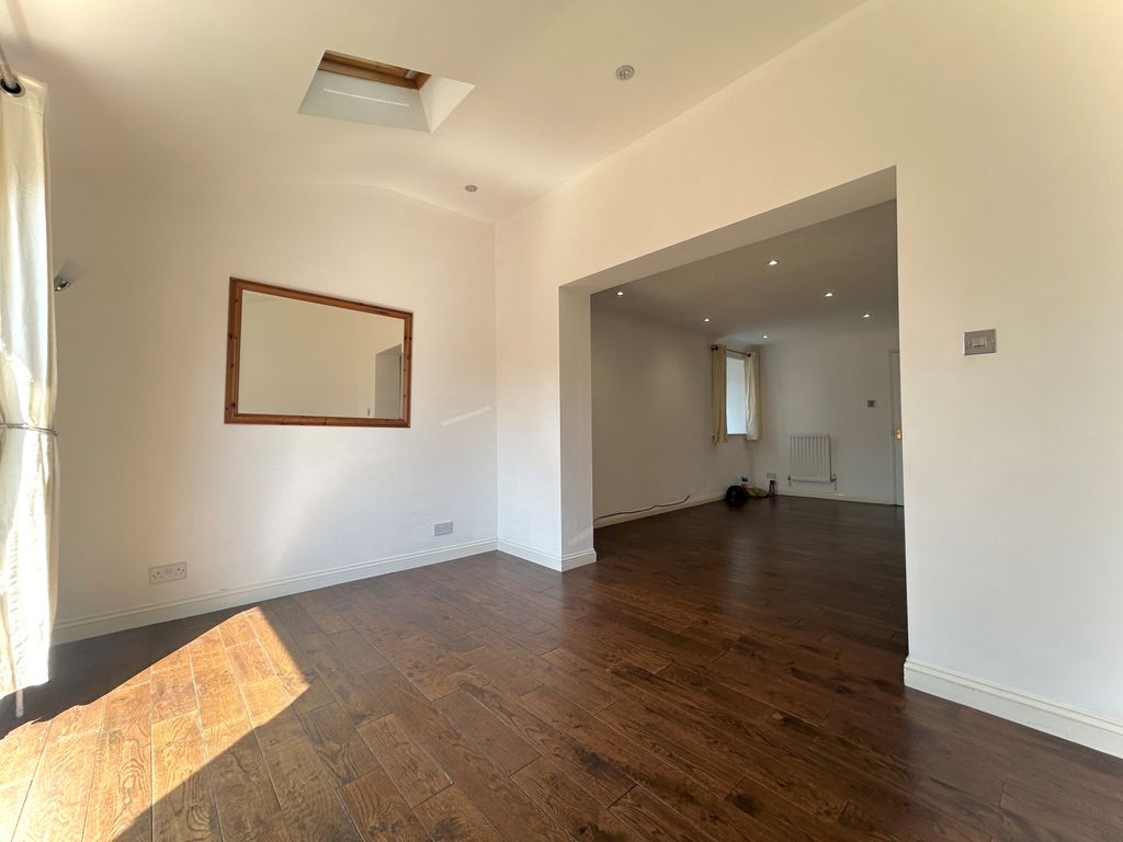 Property photo 3 of 16 4