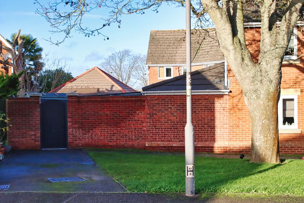 Property photo 2 of 47 Parking Space