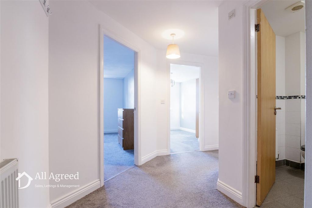 Property photo 2 of 11 Entrance Hall