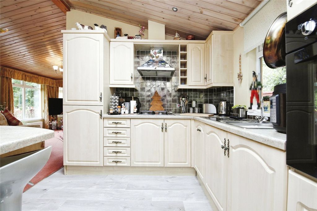 Property photo 3 of 17 Picture No. 02