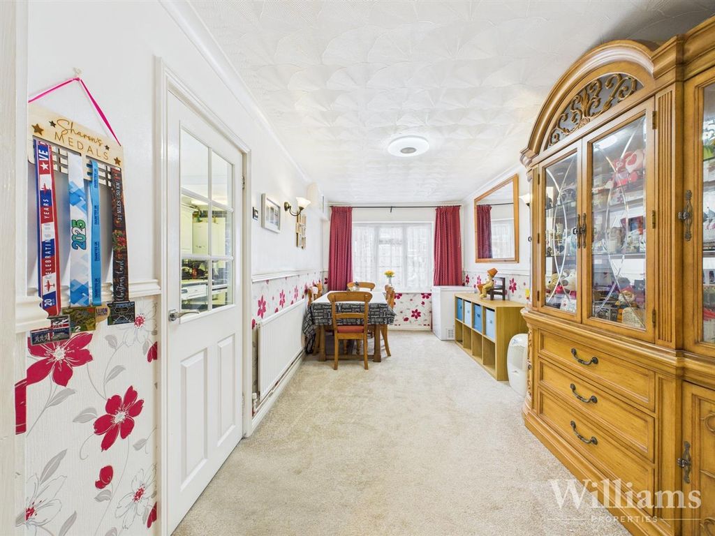 Property photo 3 of 16 Cam02861G0-Pr0498-Still006.Jpg