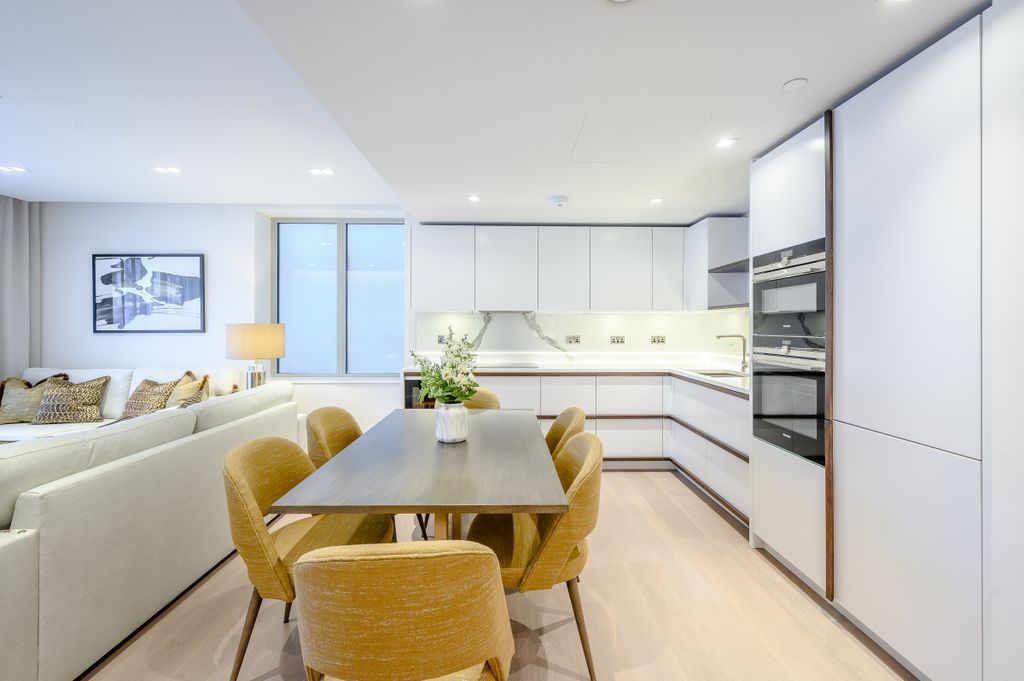 Property photo 2 of 14 8429668-Interior14
