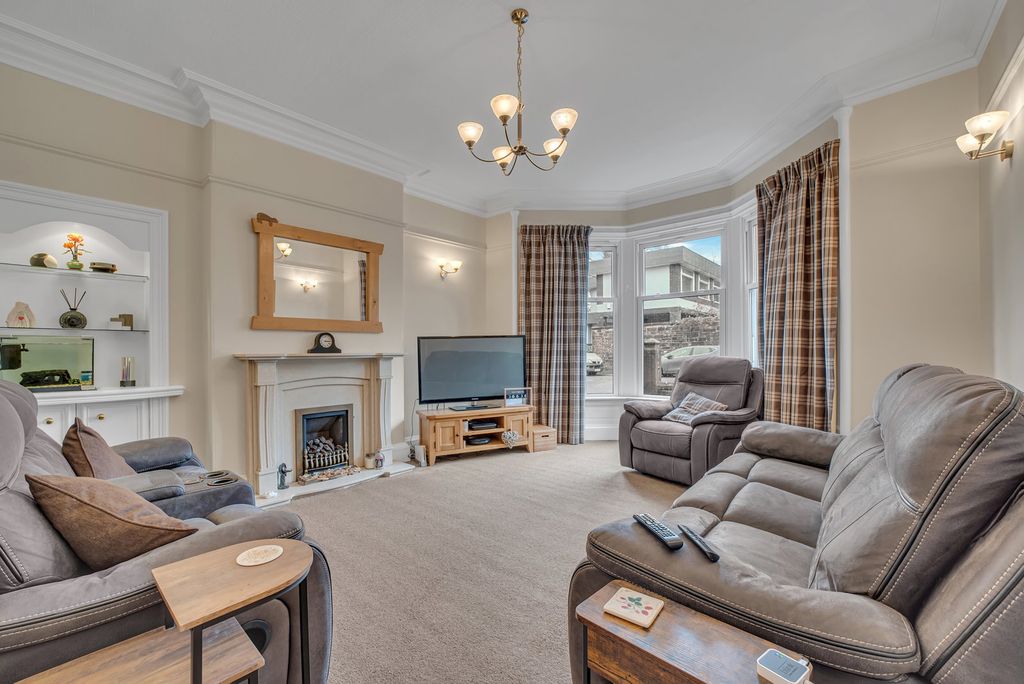 Property photo 2 of 23