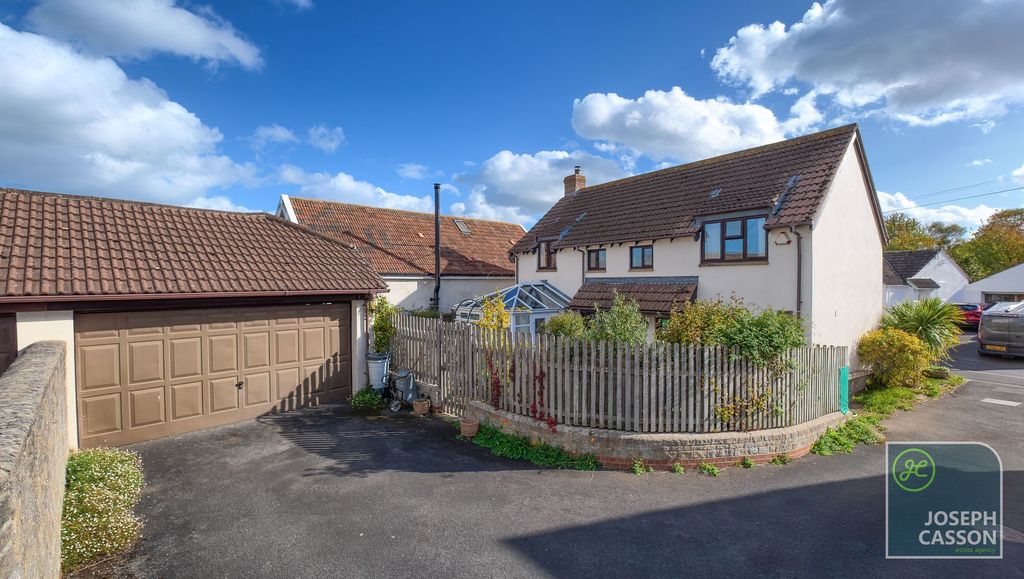 Property photo 2 of 23