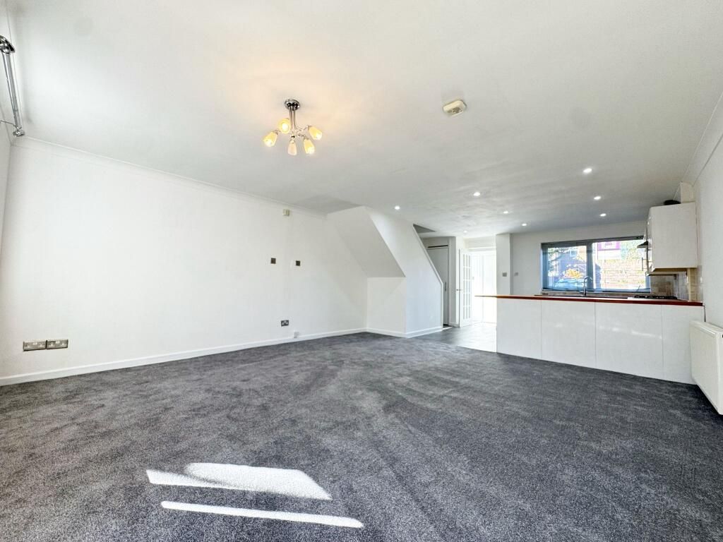 Property photo 2 of 6 A0Daea860Bb923B7c6F1Ff3E271Ca4c1