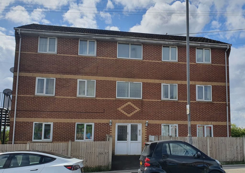 Property photo 1 of 2