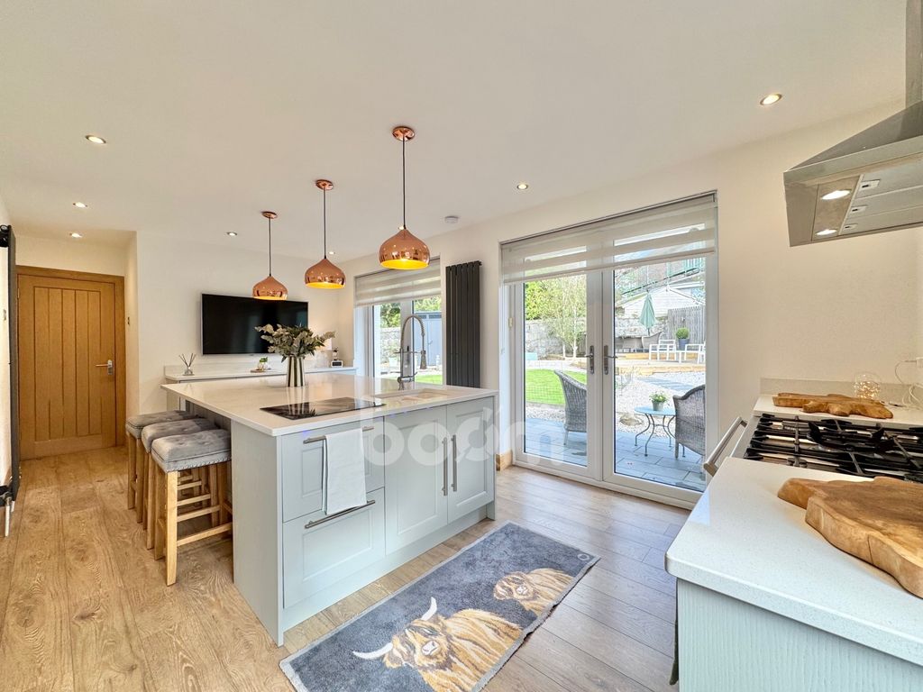 Property photo 2 of 39 Arran Crescent, Beith Kitchen Pic