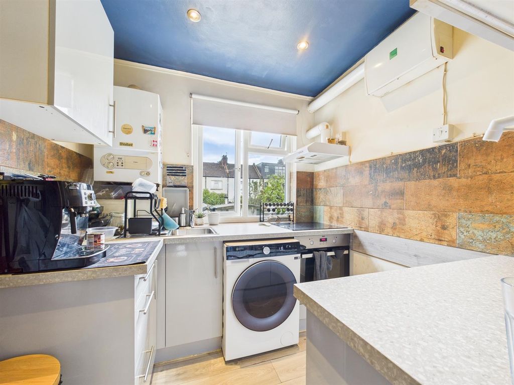 Property photo 3 of 17 Cam01358G0-Pr0181-Still003.Jpg