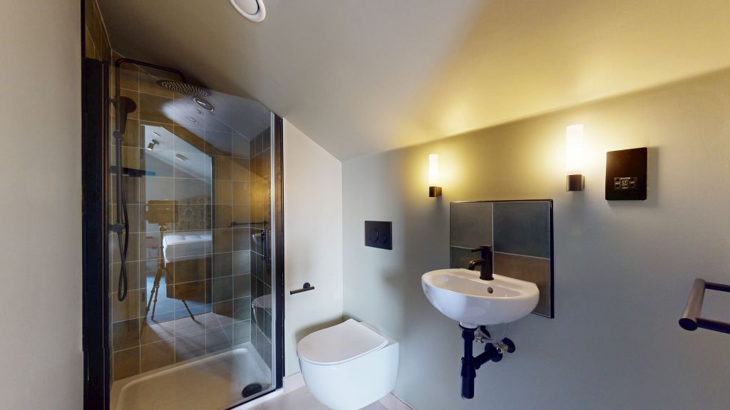 Property photo 2 of 16 Bathroom
