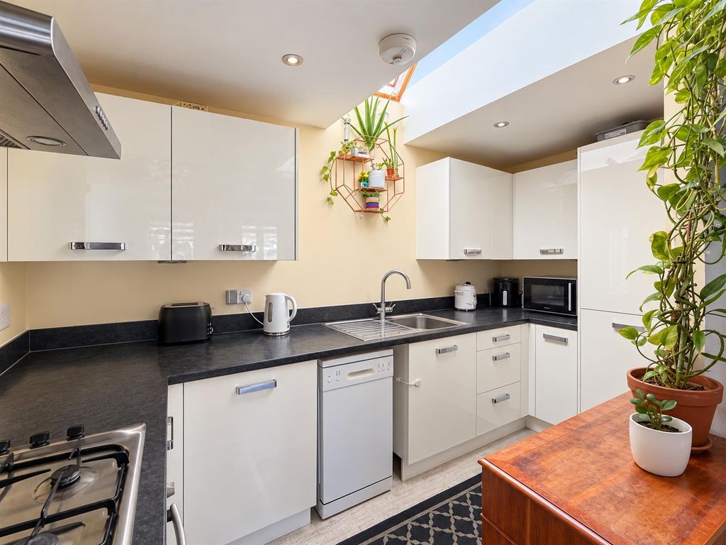 Property photo 3 of 9 Kitchen.Png