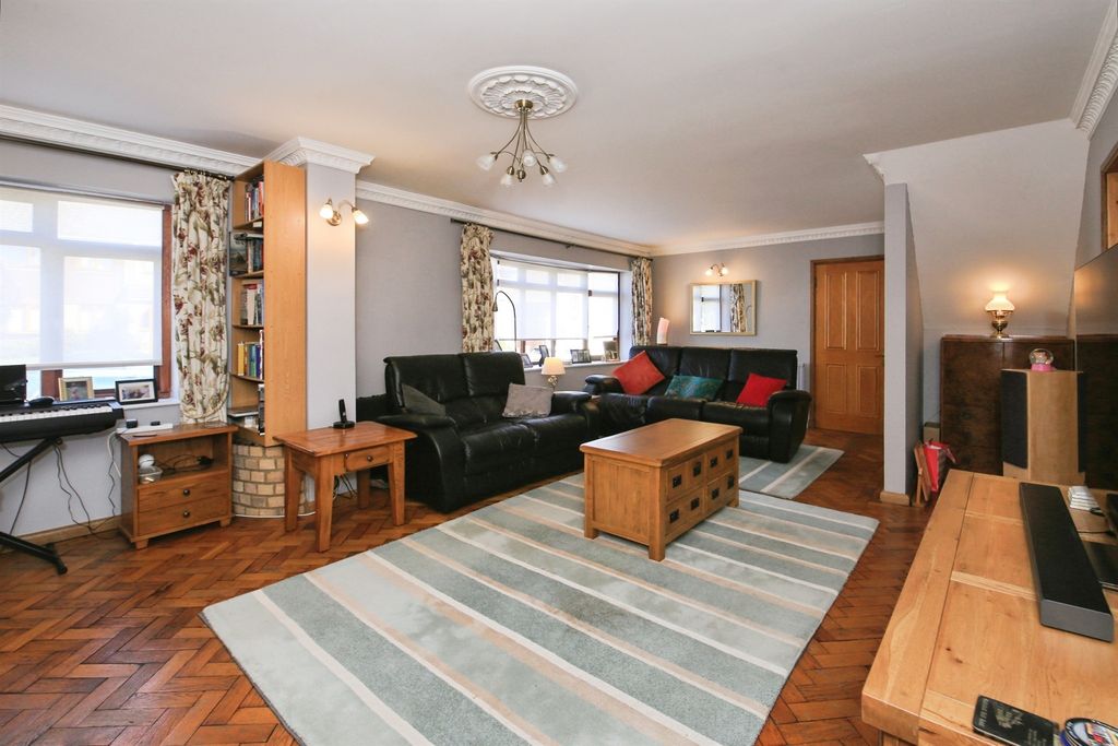 Property photo 2 of 18