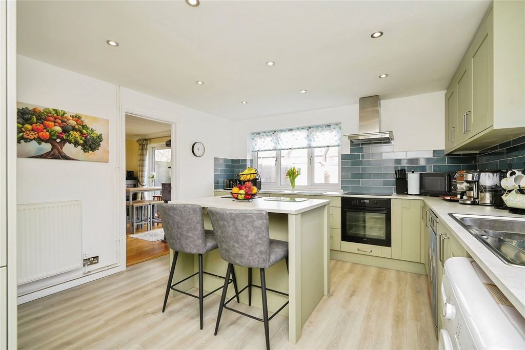 Property photo 2 of 27 Picture No. 12