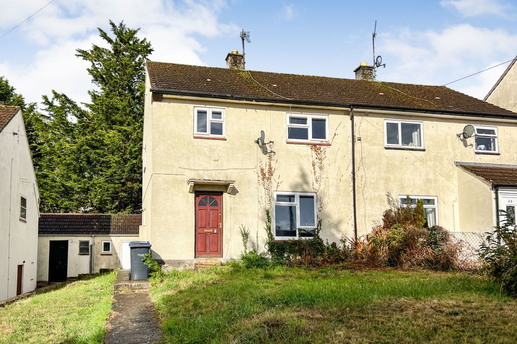 Property photo 2 of 15 41 Hill Rise, Chippenham, Wiltshire, Sn15 1Au
