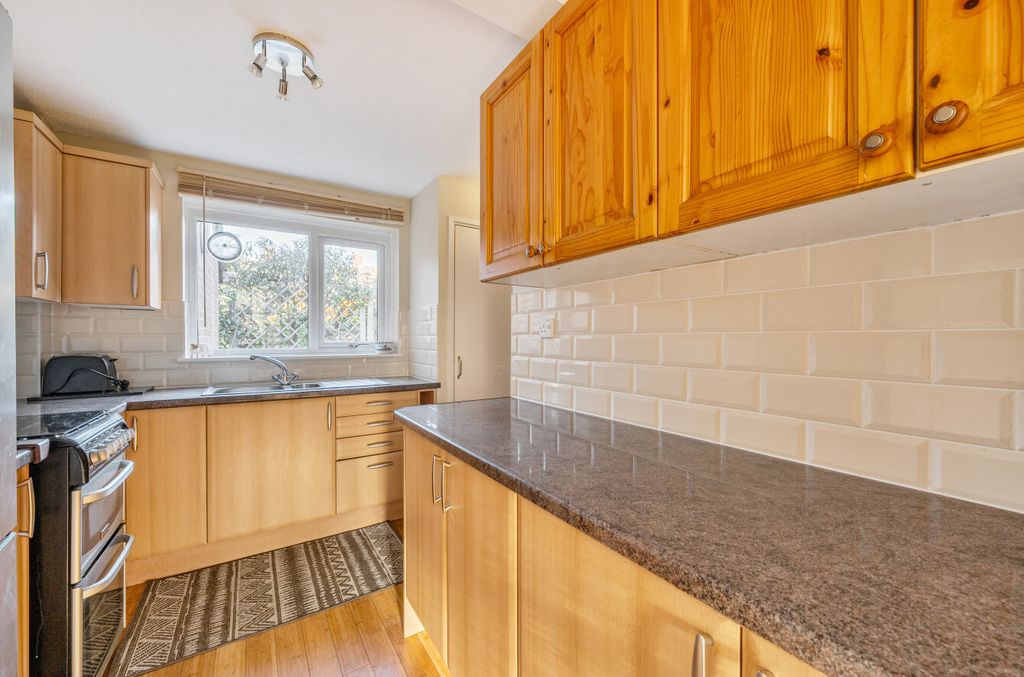 Property photo 3 of 13 1381969-3-691B13c...