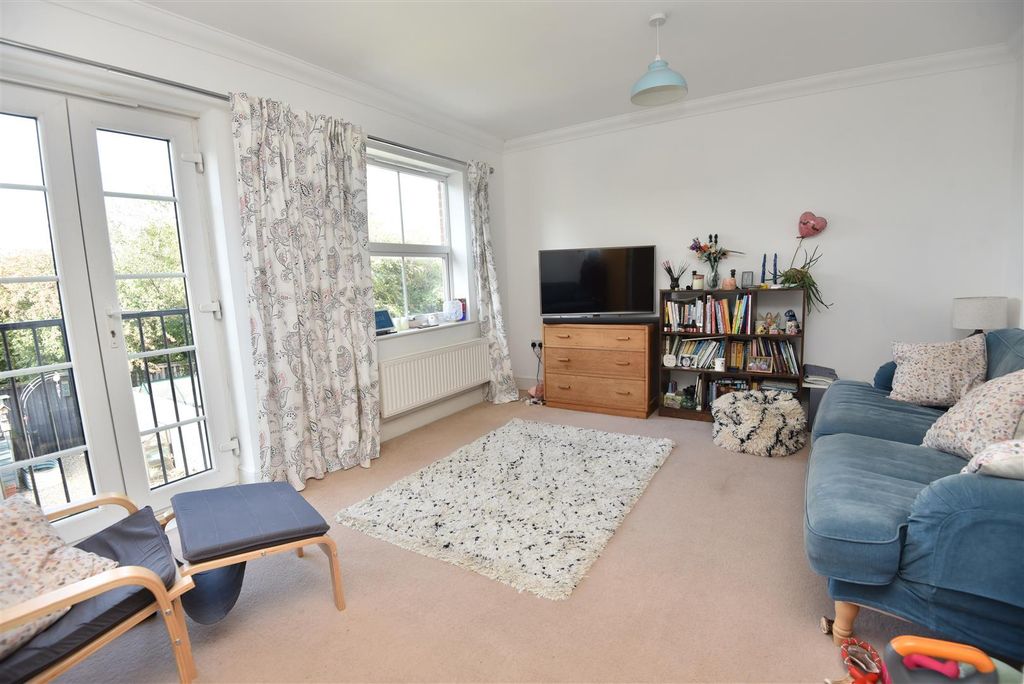 Property photo 3 of 10 Sitting Room