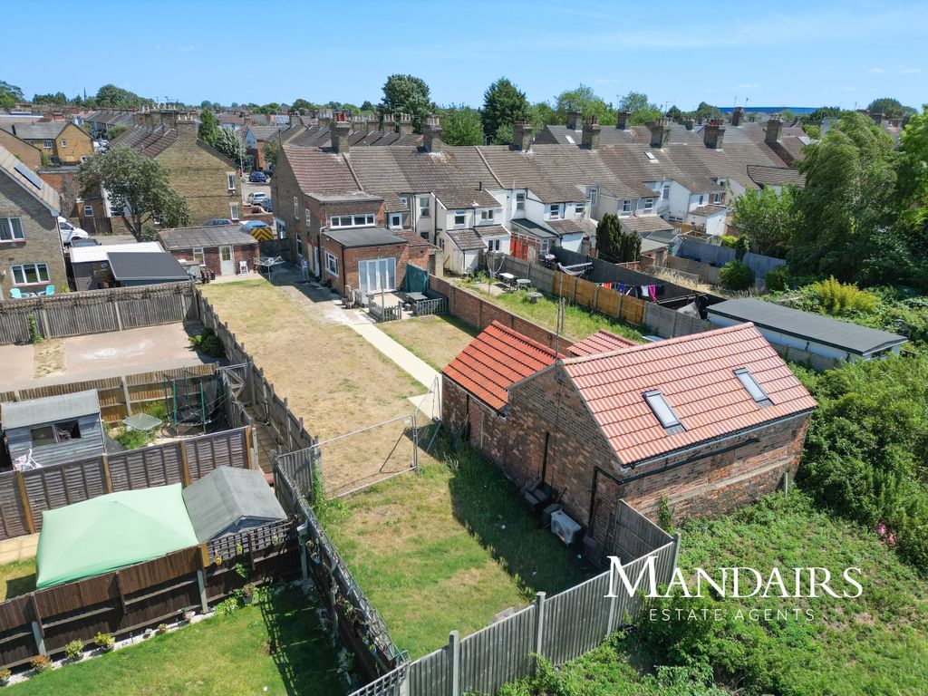 Property photo 2 of 33