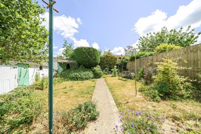 Property photo 2 of 7 Garden
