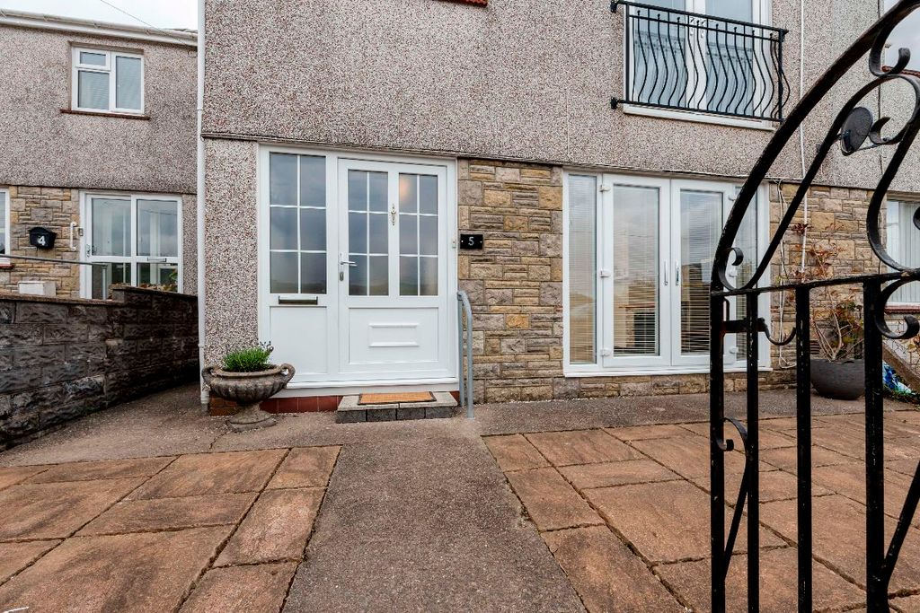 Property photo 3 of 42