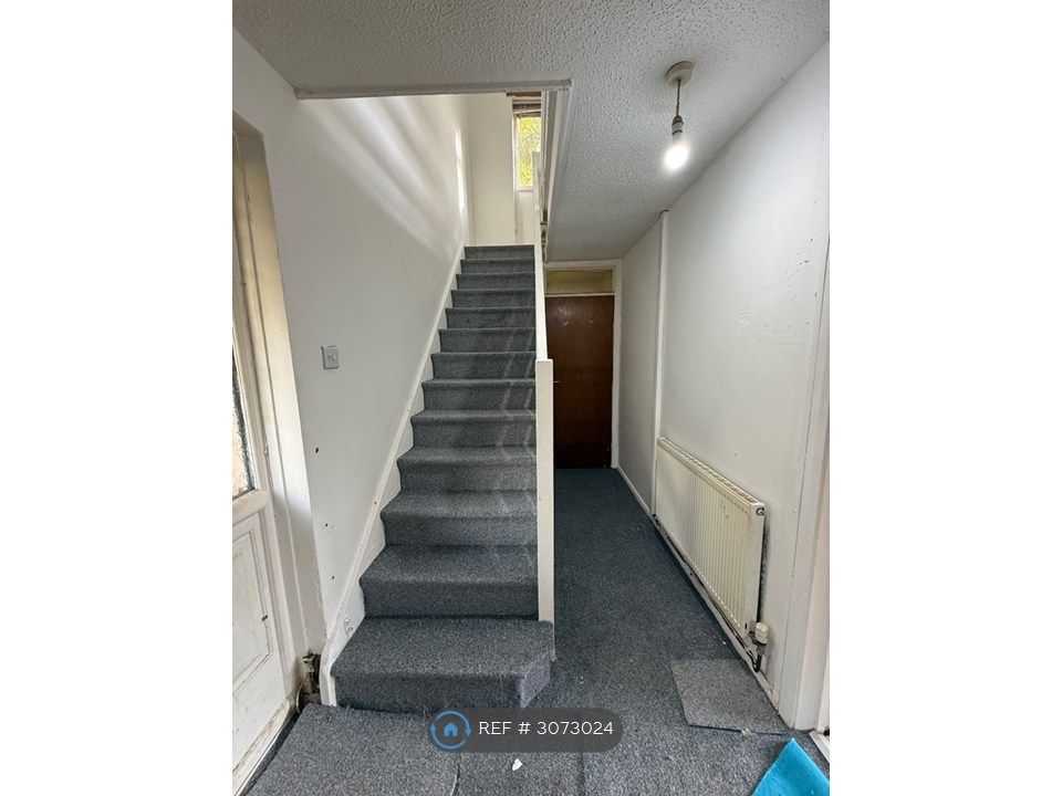 Property photo 2 of 19 Hallway