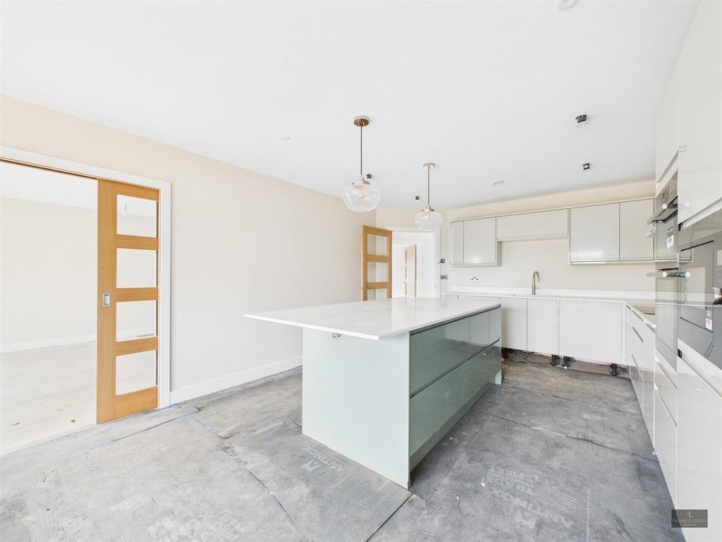Property photo 3 of 12 Cam02887G0-Pr0420-Still003.Jpg