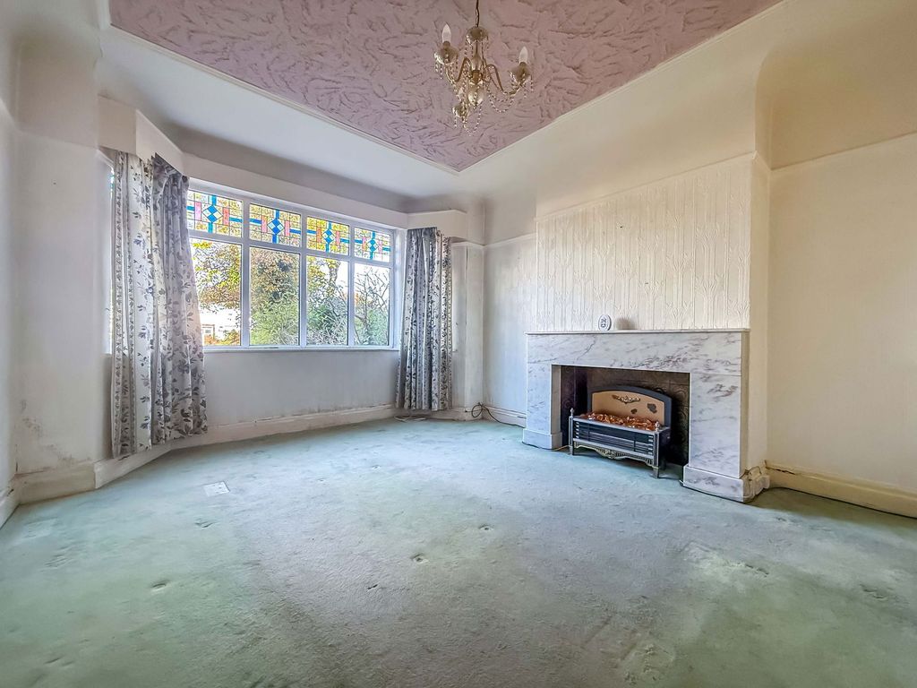 Property photo 2 of 27
